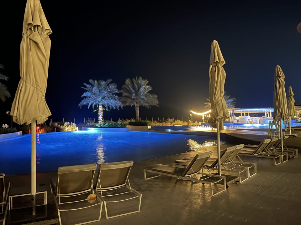 Pool Jumeirah at Saadiyat Island Resort