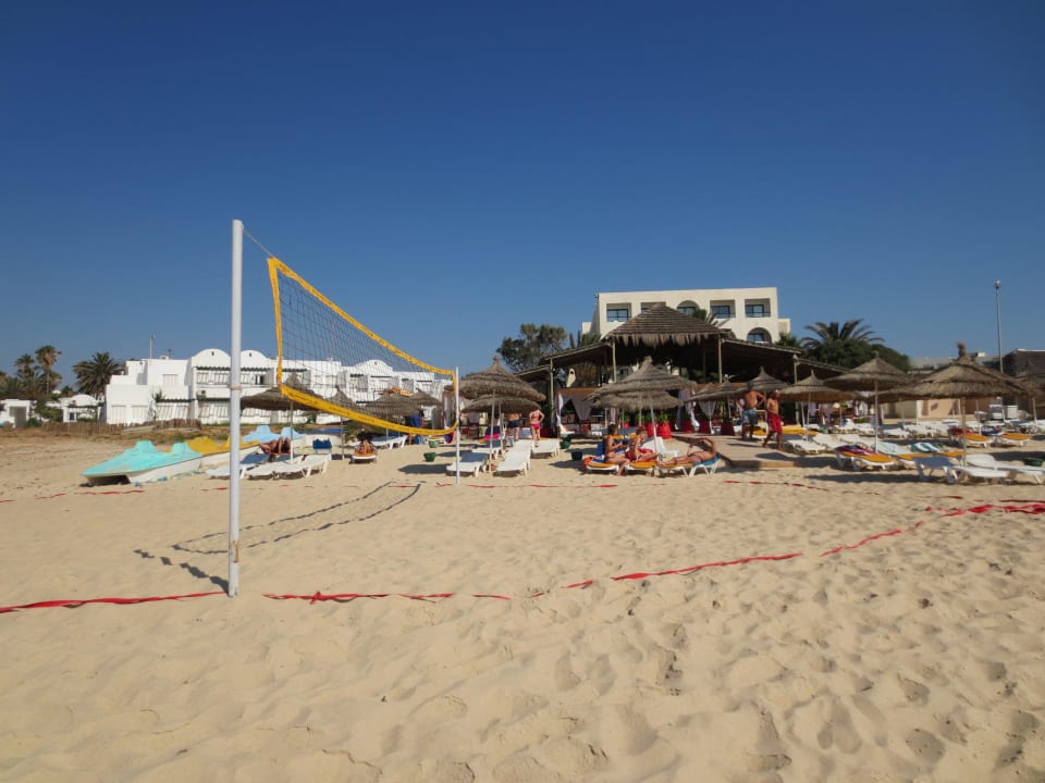 HotelStrand(rechts) Hotel Royal Nozha