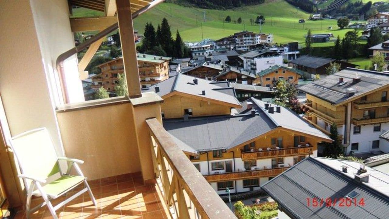 Balkon mit Nachmittagssonne The Alpine Palace