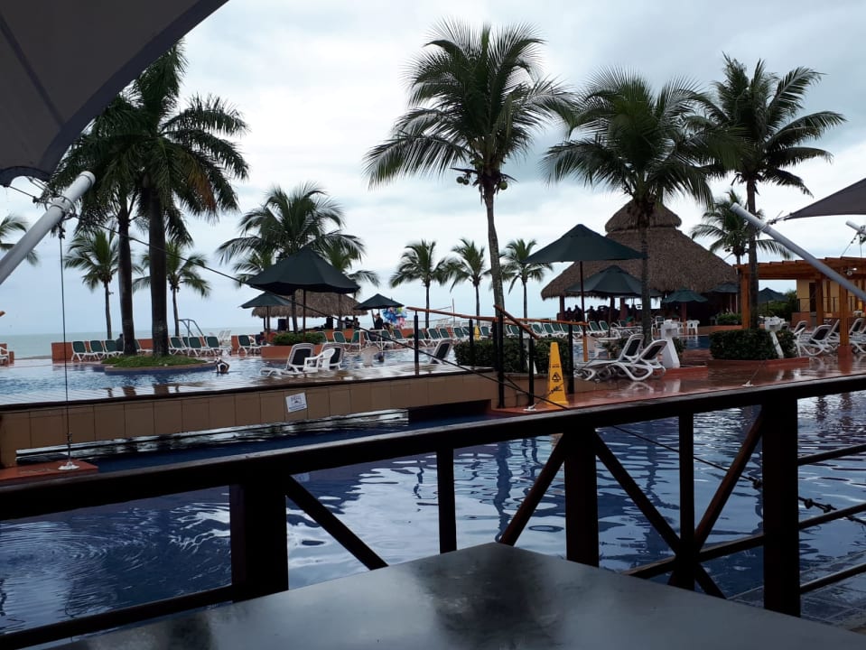 Pool Grand Decameron Panama, A Trademark All Inclusive Resort