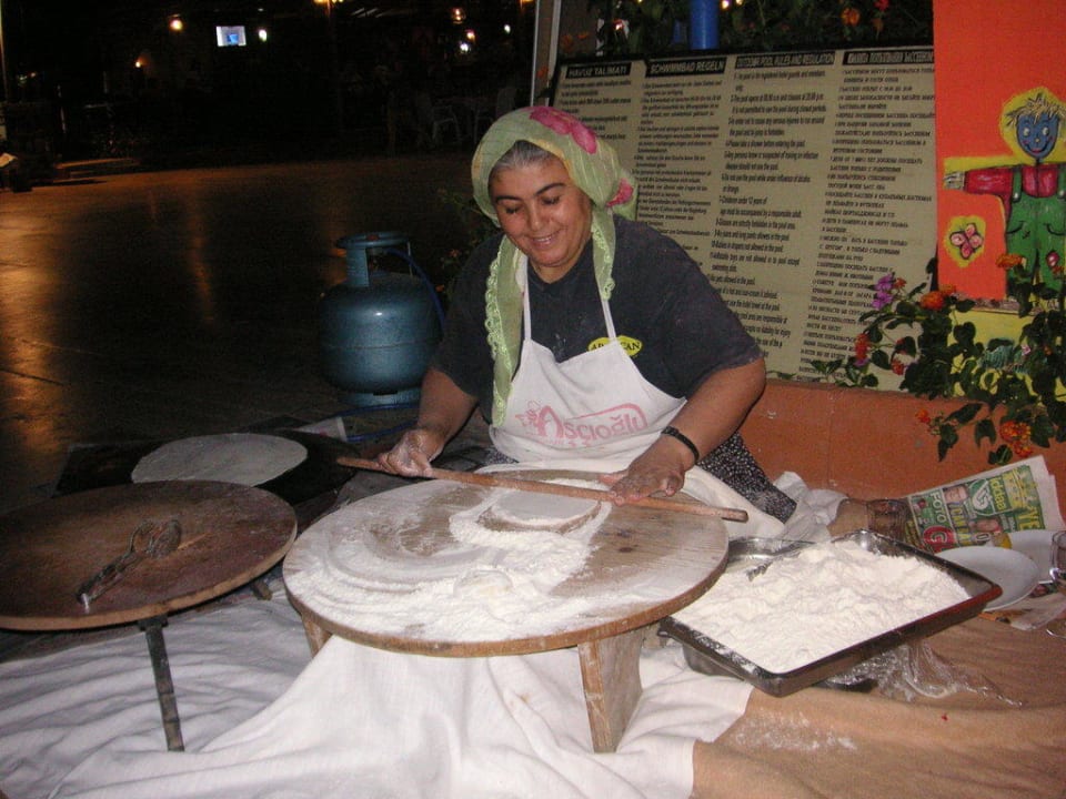 Frau im Zelt Club Turtas Beach Hotel