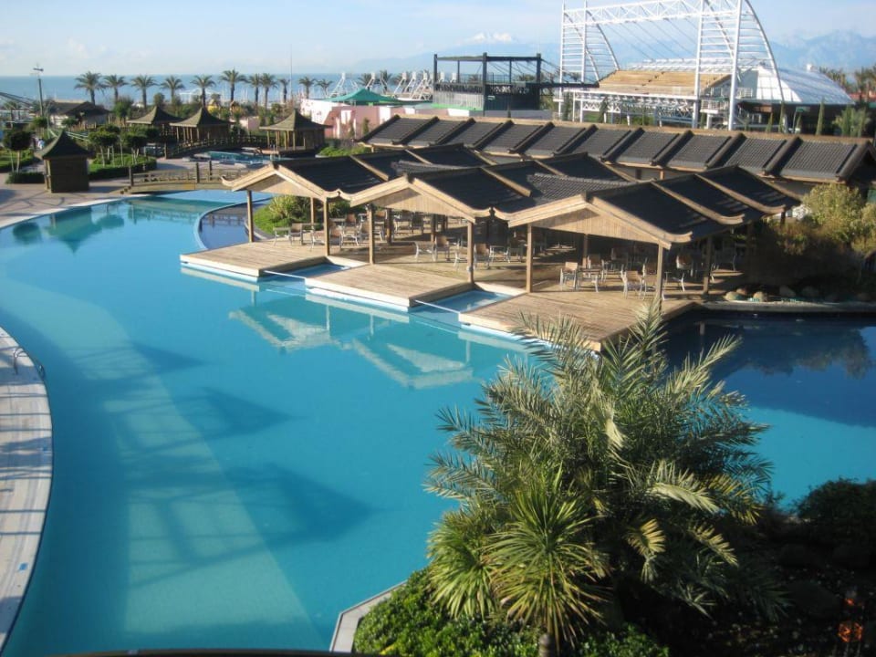 ein kleiner Teil der Poolanlage Limak Lara Deluxe Hotel & Resort