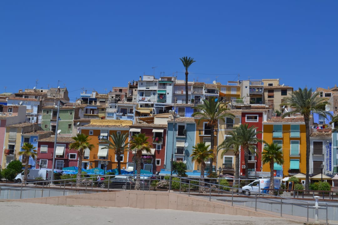 Вид на город со стороны пляжа Aparthotel Costera La Mar