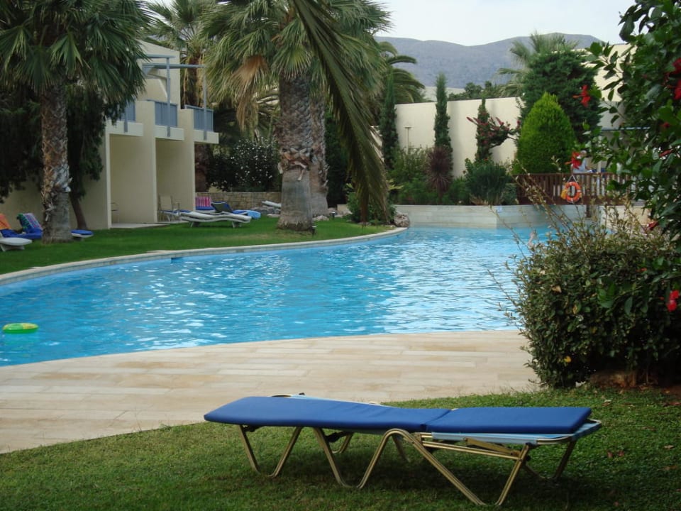 Wellnesspool - Im Hintergrund unser Zimmer  Phãea Cretan Malia