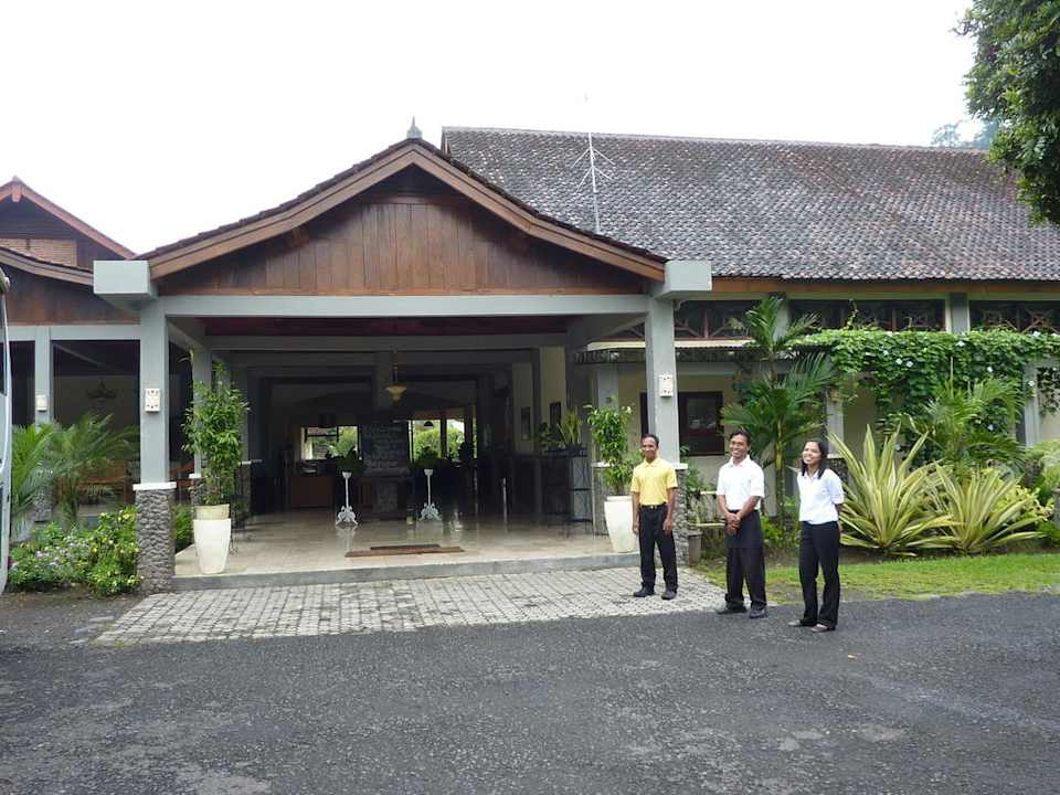 Hoteleingang Margo Utomo Agro Resort