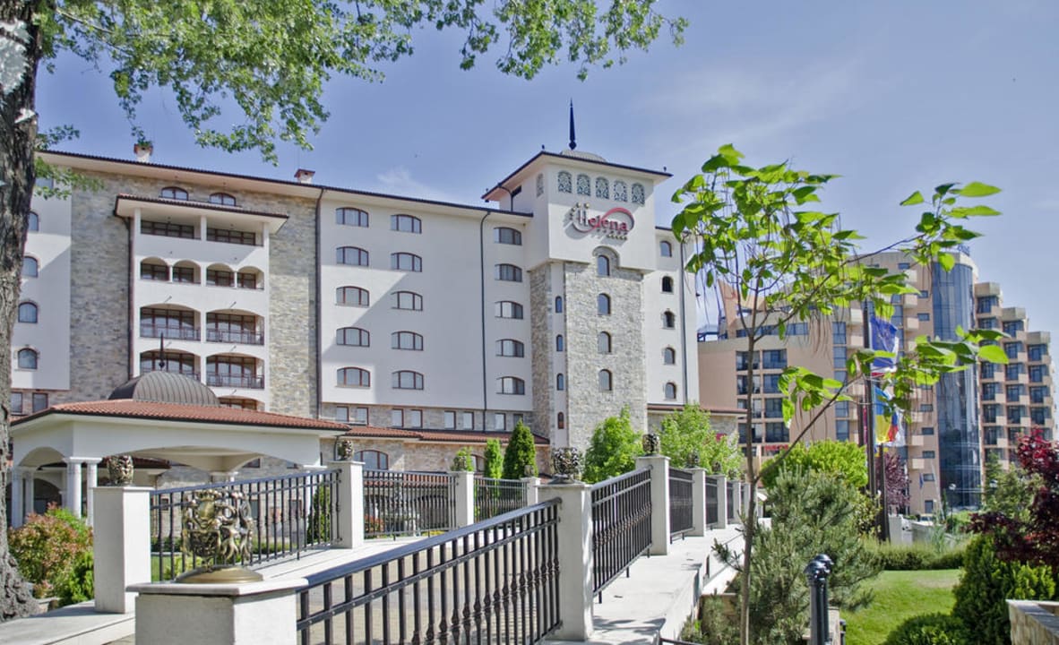 Eine Brücke verbindet Helena Sands