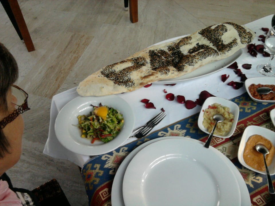 Überraschung, unser Name auf dem Brot Asteria Family Belek