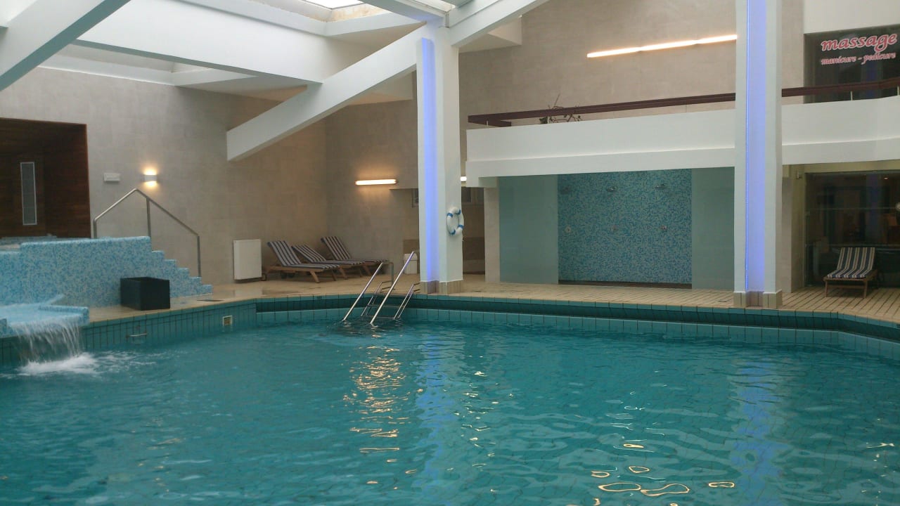 Innenpool Hotel Admiral