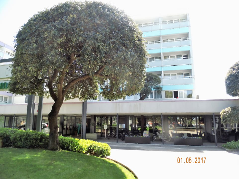 Außenansicht Hotel Pinija