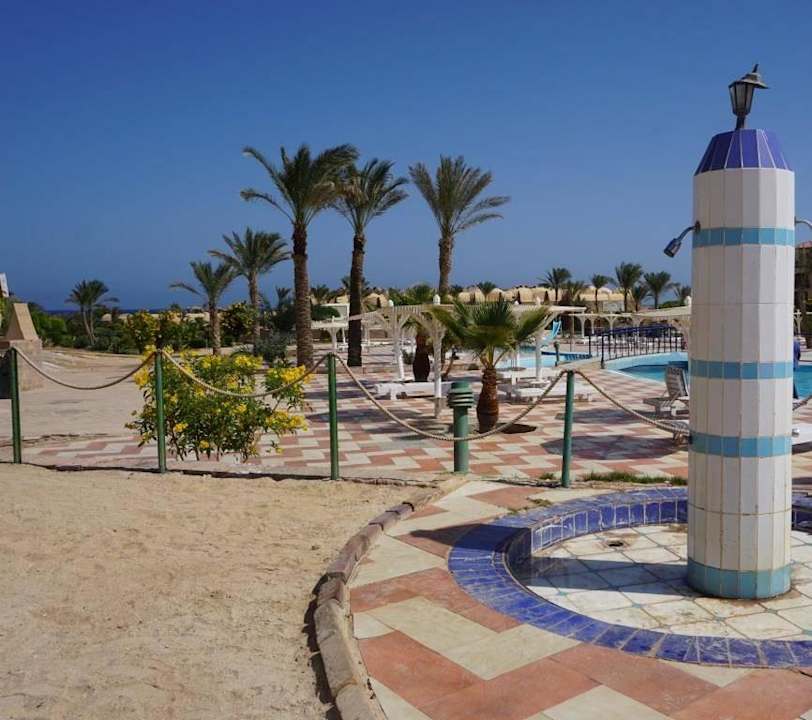 Desolat Pensée Royal Garden Beach Resort