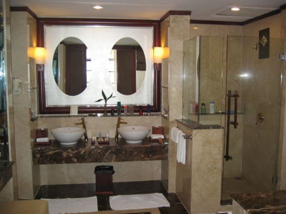 Beachfront Suite Golden Sand Resort and Spa Hoi An
