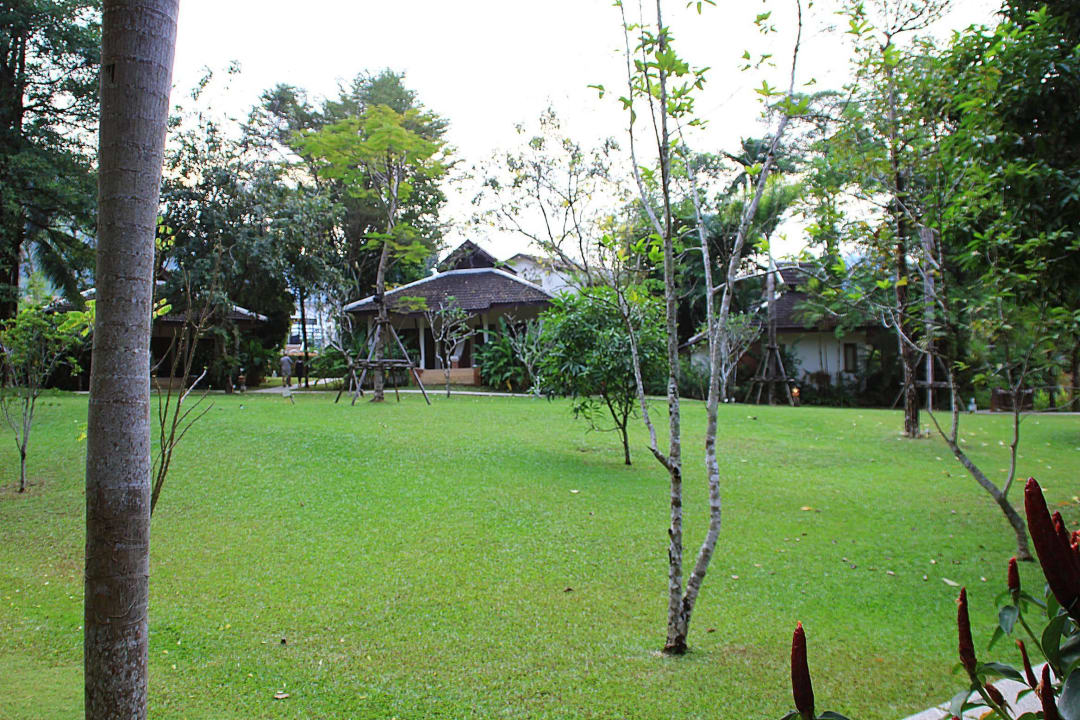 Blick in die Gartenanlage  The Leaf on The Sands by Katathani