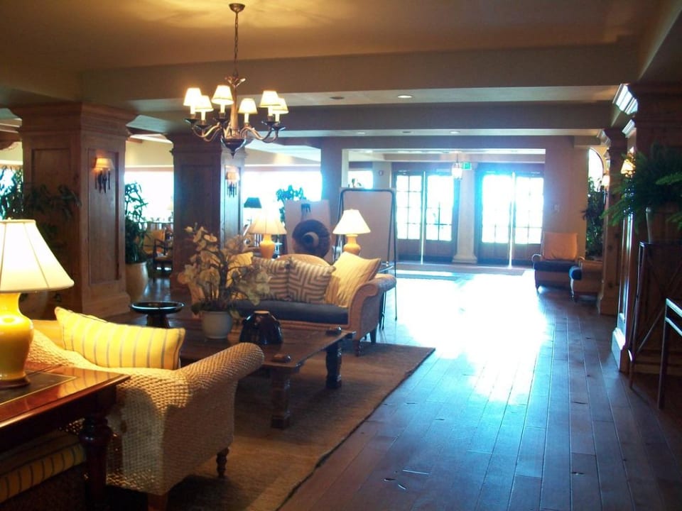 Lobby Hotel Grotto Bay Beach Resort