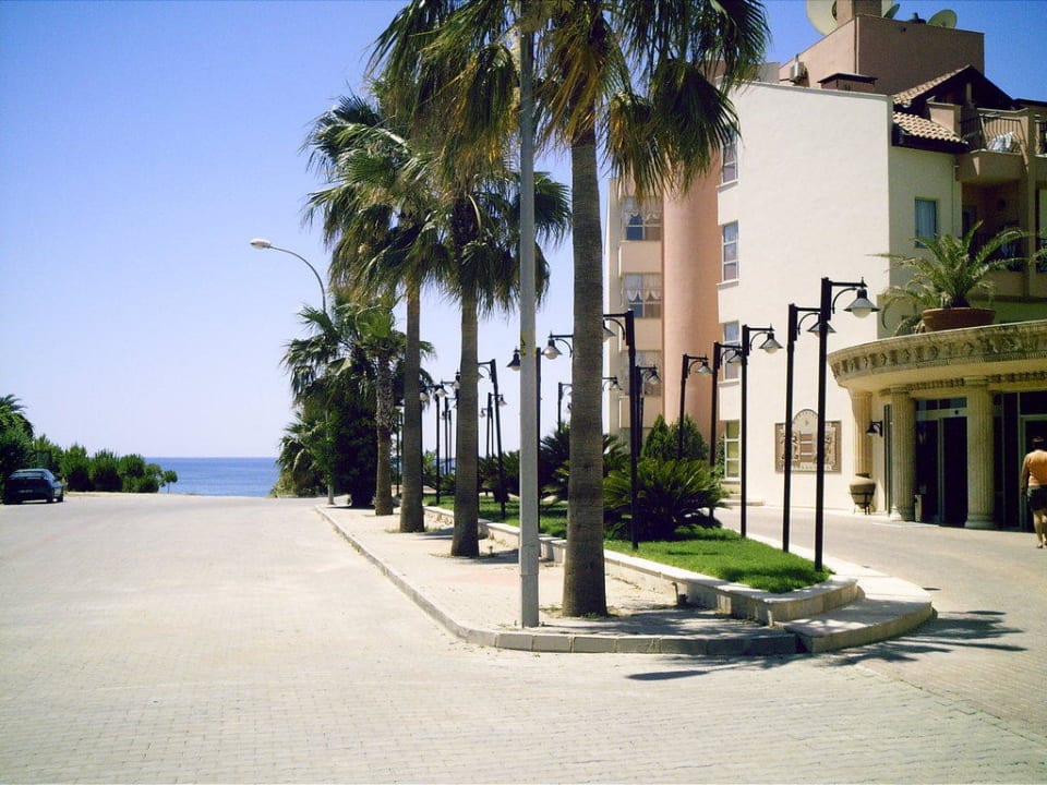 Eingang Royal Atlantis Beach Hotel