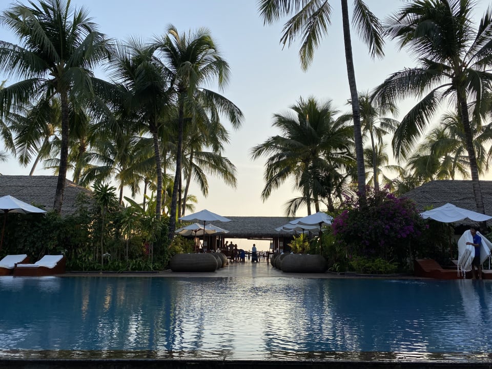 Pool Bayview - the beach resort