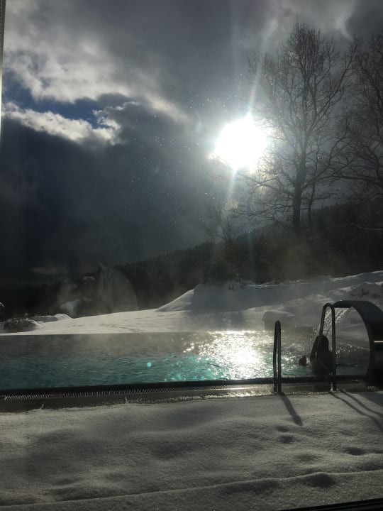Ausblick aus dem Ruhebereich in Richtung Außenpool und Ausbl Hotel Reinerhof