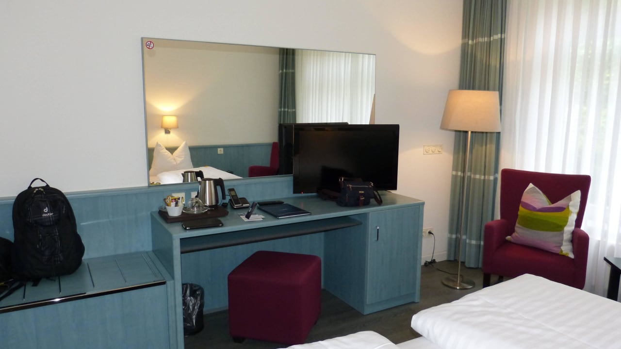 LCD-TV und Wasserkocher Auszeit Hotel Hamburg