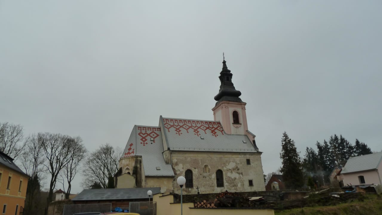 Blick auf Kirche vom Hotel aus gesehen Fara Rančířov
