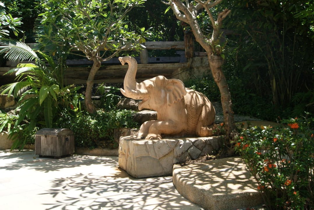 Dusche am Pool Santhiya Koh Phangan Resort & Spa