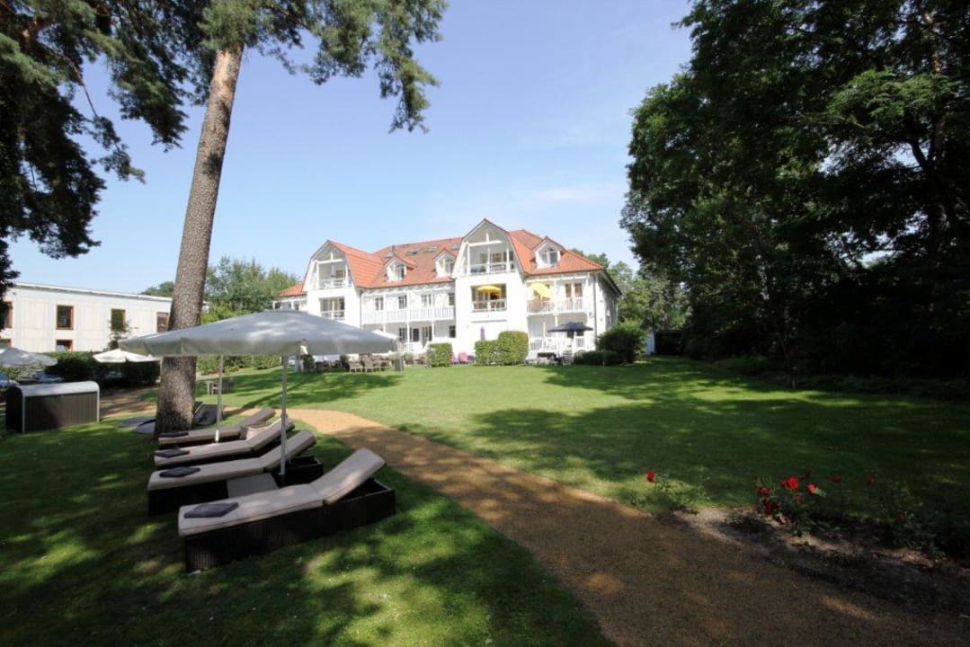 Garten im Sommer Victoria Suites