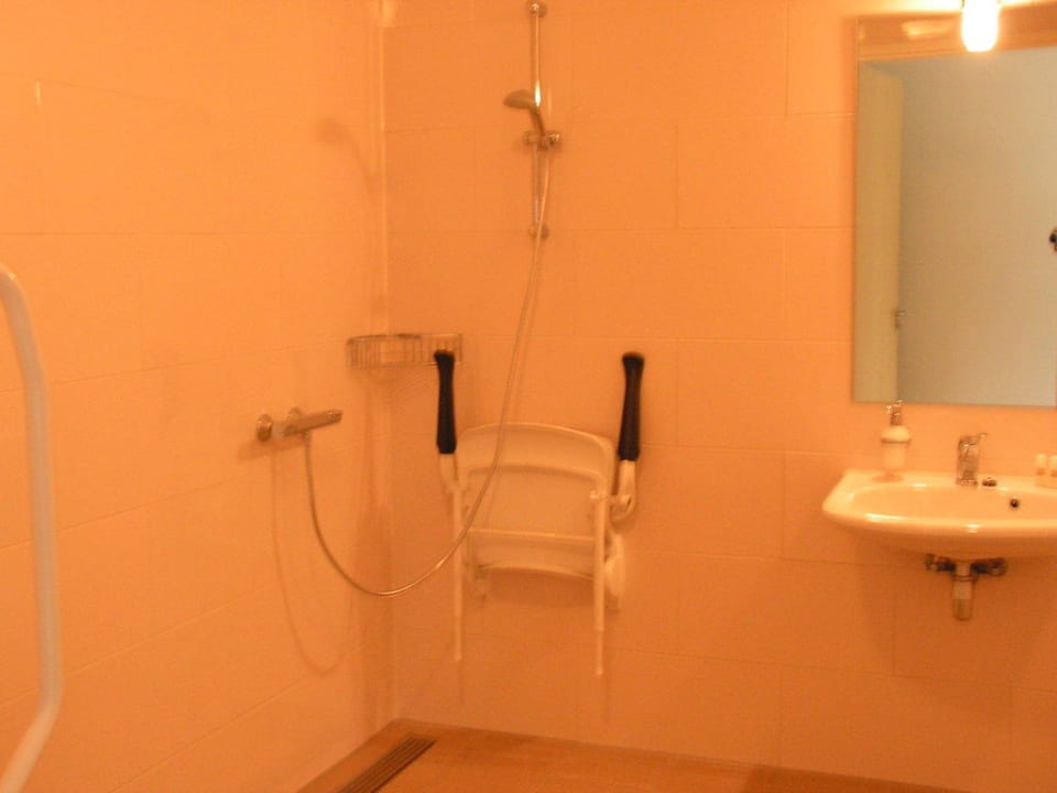 Barrierefreies Badezimmer  Boshotel Overberg