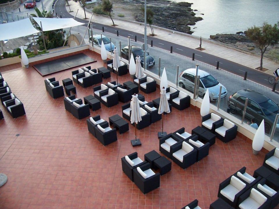 Balkonblick auf den Aussenbereich der Bar AluaSoul Palma