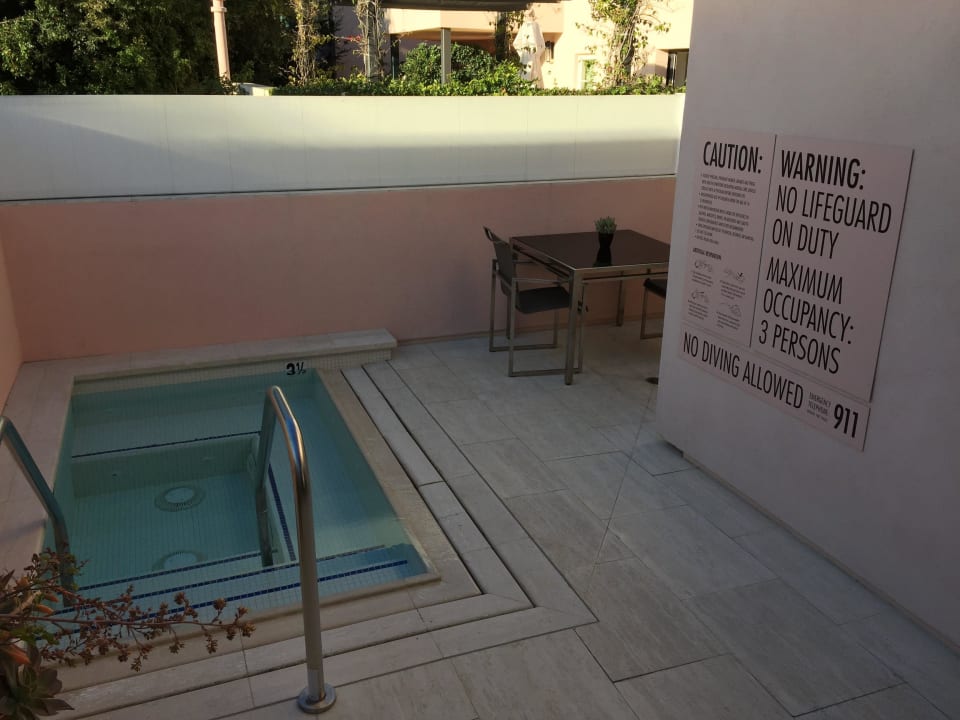 Nicht tauchen, nicht springen, kein Lifeguard! Hotel Bel-Air