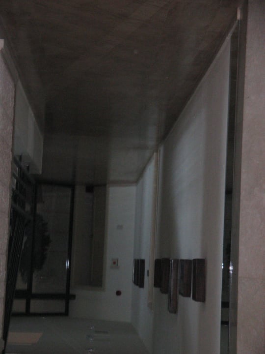 Hotelgang  Aska Hotel Just in Beach