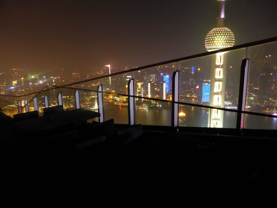 Blick vom Aussenbereich der Bar Hotel The Ritz-Carlton Shanghai Pudong
