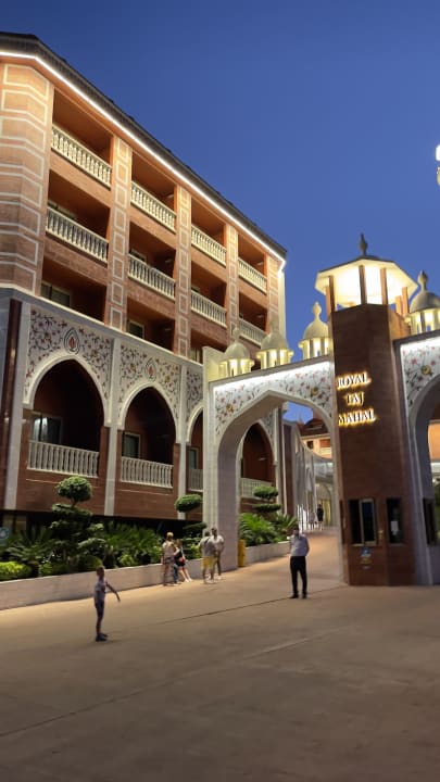 Außenansicht Royal Taj Mahal Hotel