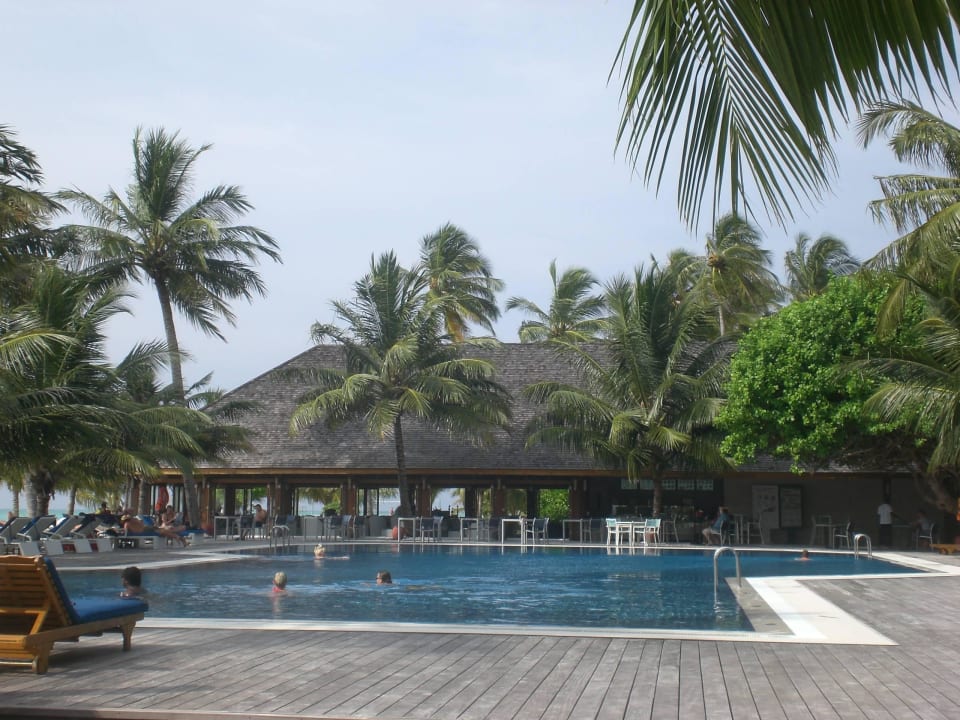 Pool  Meeru Maldives Resort Island