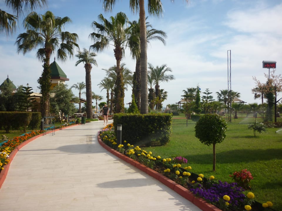 Weg zum Amphietheater und Strand Saphir Resort & Spa