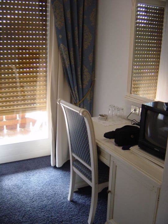 Einzelzimmer Schreibtisch TV STROBLHOF Active Family SPA Resort