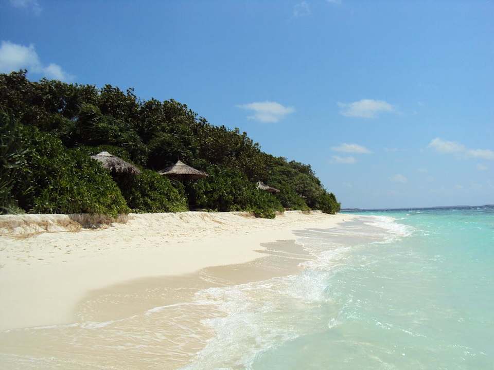 Teil des Strandes NH Collection Maldives Reethi Resort