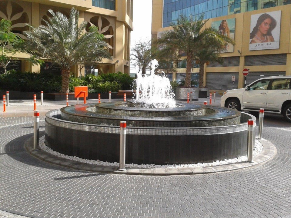 Eingangsbereich von Außen (Brunnen) Grand Millennium Al Wahda Abu Dhabi