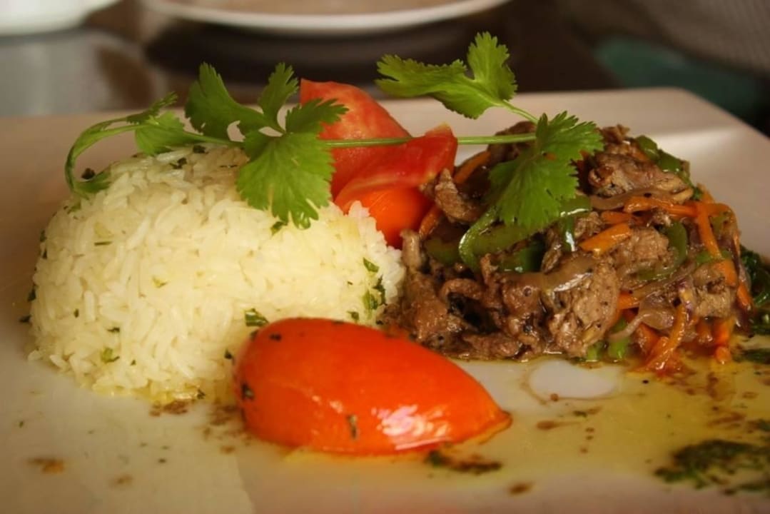 Mittagessen Hauptgang Voyager Ziwani Tented Camp