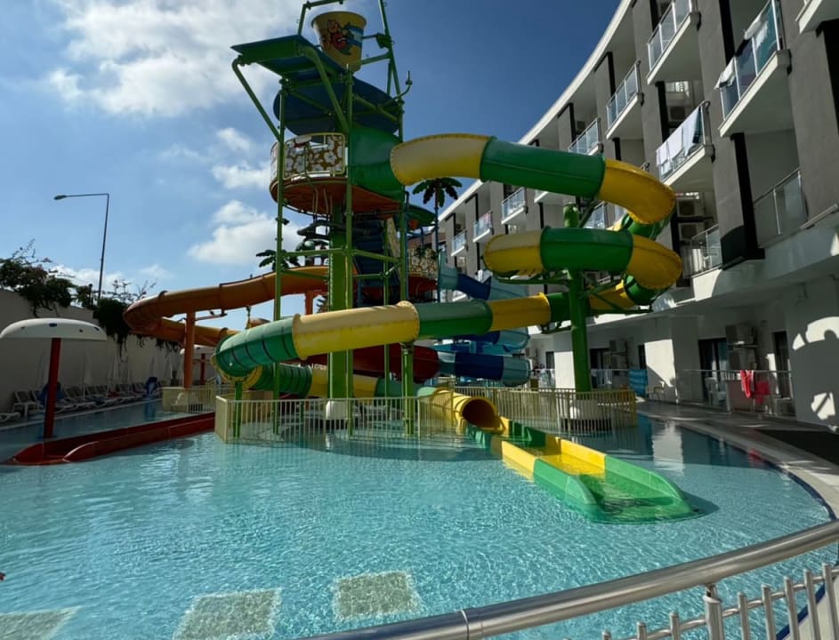 Pool Narcia Resort Side