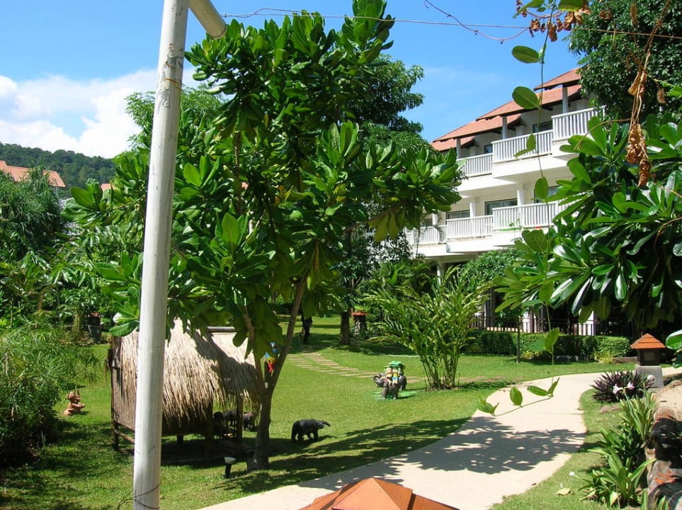Weg vom Strand zum Hotel Aonang Villa Resort