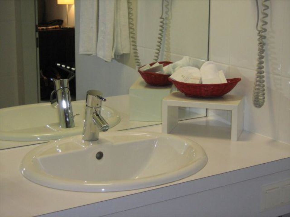 badezimmer All In Red Thermenhotel