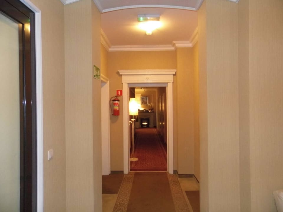 Flur Erdgeschoss Hotel Aurora Family & SPA