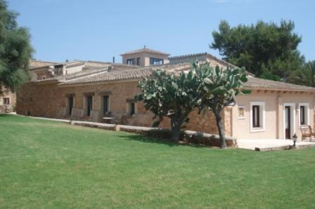 Blick auf Nebengebäude Hotel Sa Galera