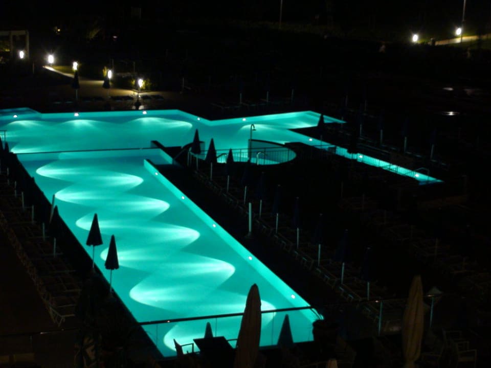Pool bei Nacht Falkensteiner Family Hotel Diadora