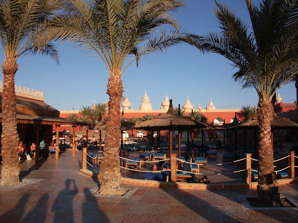 Zum Aktiv-Pool mit Animation Pickalbatros Alf Leila Wa Leila Resort - Neverland Hurghada