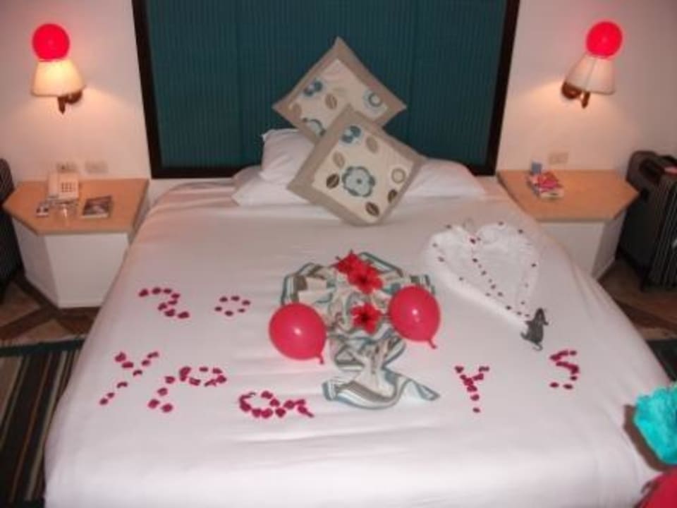 Geburtstagsüberraschung vom Zimmerboy Pickalbatros Citadel Resort