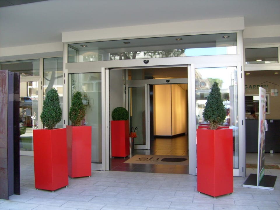 Eingang Eden Hotel