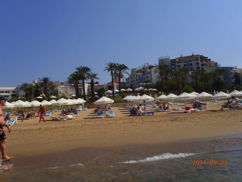 Schöner (heißer) Sandstrand PALOMA Perissia
