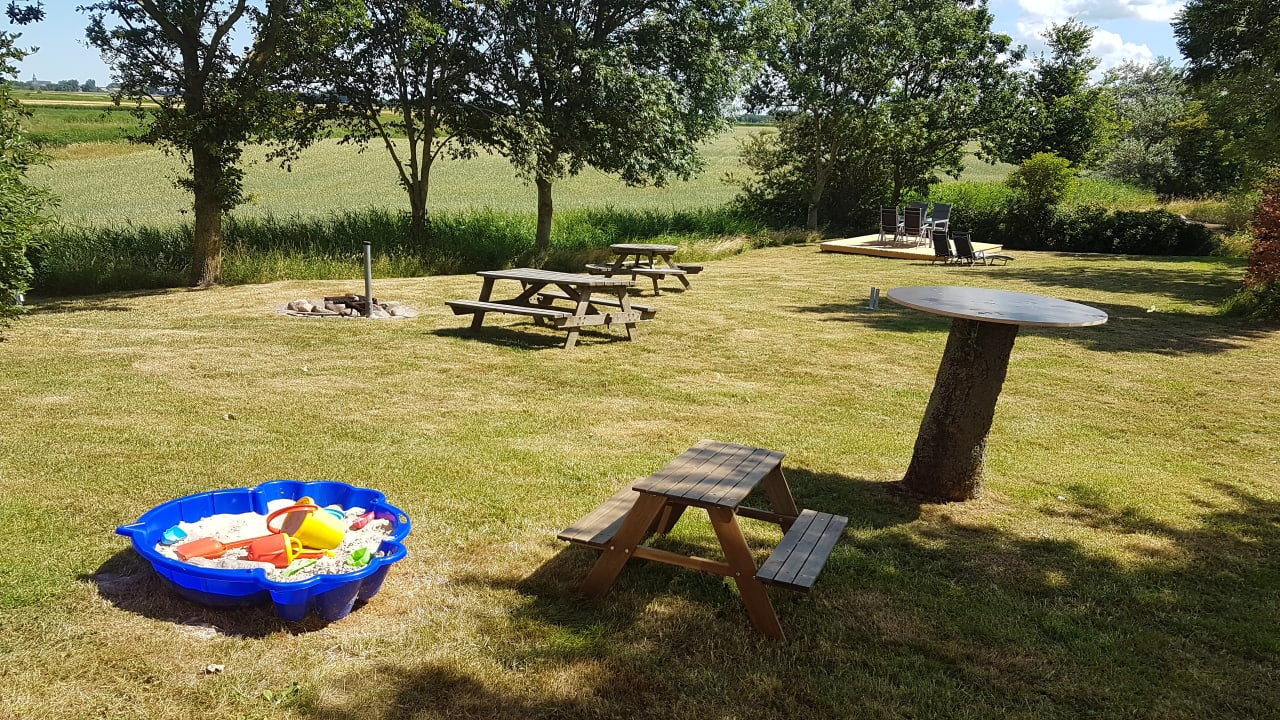 Gartenanlage Ferienhaus Hemenswarft direkt an der Nordsee mit Meerblick