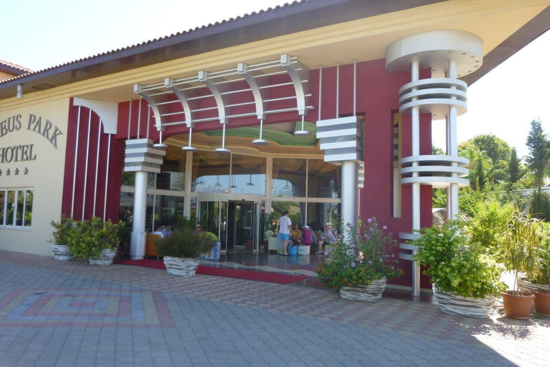 Hoteleingang Hotel Orfeus Park