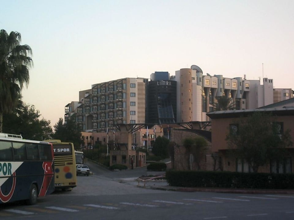 Blick auf den Haupteingang Limak Limra Hotel & Resort