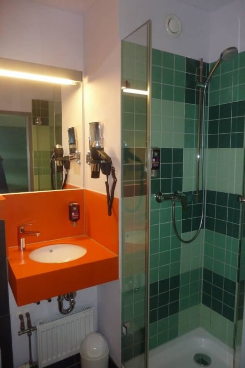 Dusche/ WC ibis Styles Hotel Speyer